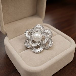 高奢山茶花鋯石胸針-銀