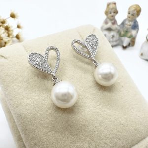 愛心半裸鑽垂墜針珠 耳飾