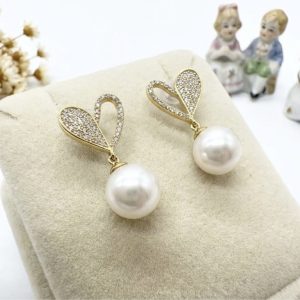 愛心半裸鑽垂墜珍珠 金 耳飾